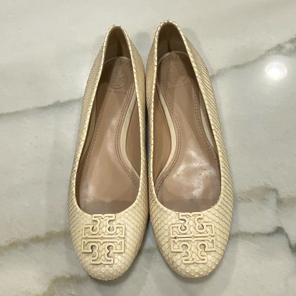 Tory Burch Cream Flats - Picture 3 of 16
